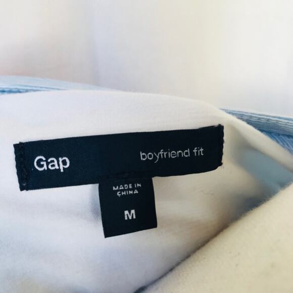 GAP Boyfriend Fit Button Up Shirt - Picture 4 of 5